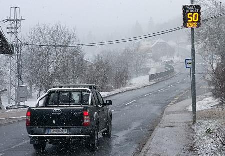 Prikazovalnik hitrosti Bločice v naselju Foto Boštjan Otoničar